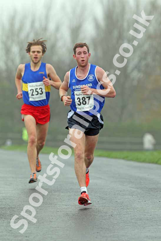 387 Senior Mens Heaton Harriers Memorial Road Race.